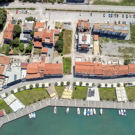 Leda With Private Parking Appartement Medulin