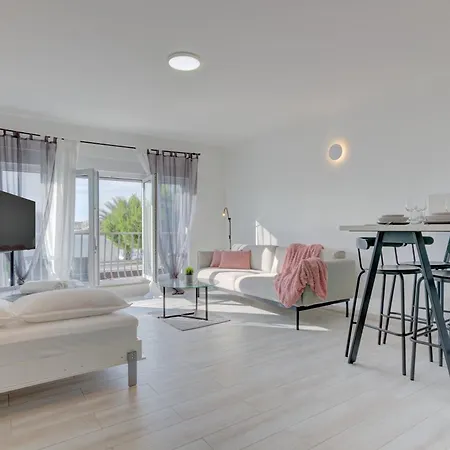 Leda With Private Parking Apartment *