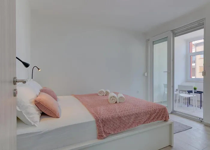 Leda With Private Parking Medulin