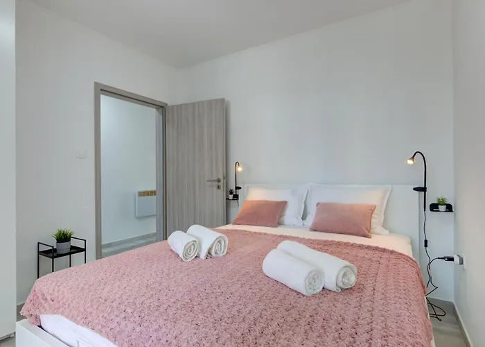 Leda With Private Parking Appartement Medulin