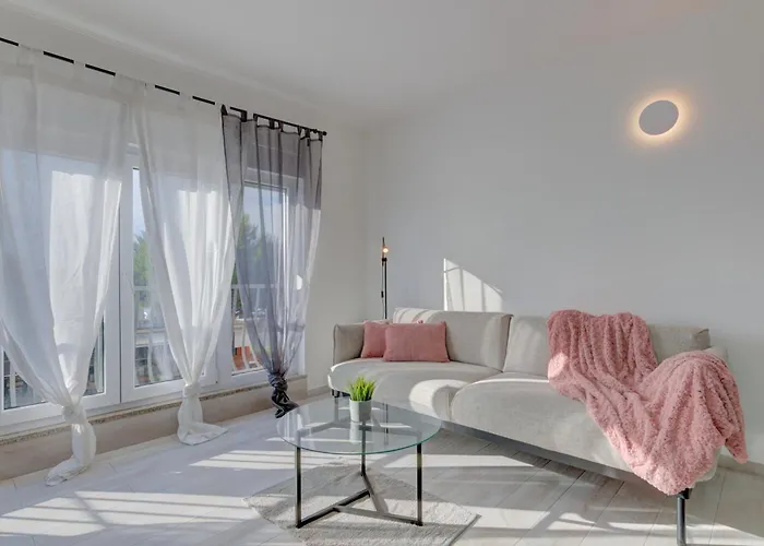 Leda With Private Parking