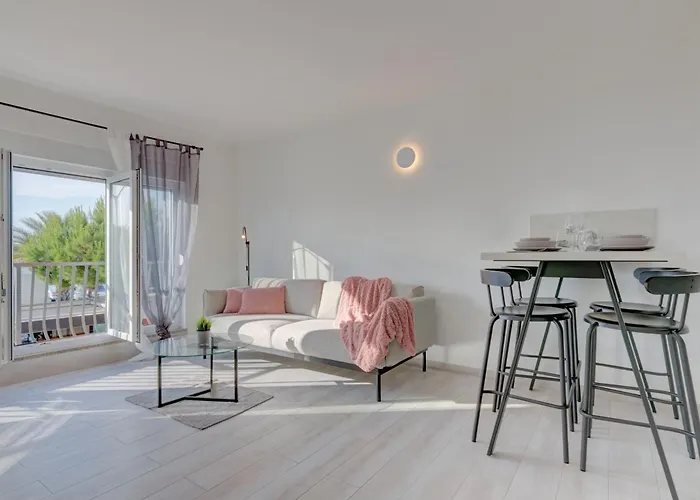 Leda With Private Parking *