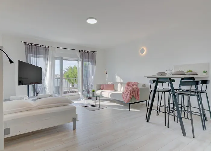 Leda With Private Parking Appartement *